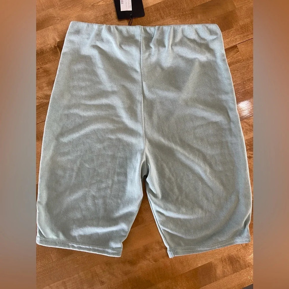 NWT Pretty Little Things Biker Shorts Green US Size 8 - Picture 4 of 10